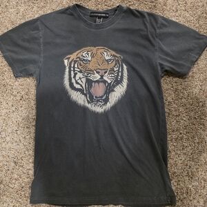 Vici Grey Distressed Graphic Tiger T-Shirt